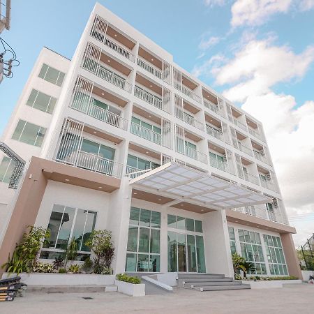 Hotel Agnes Buriram Dış mekan fotoğraf